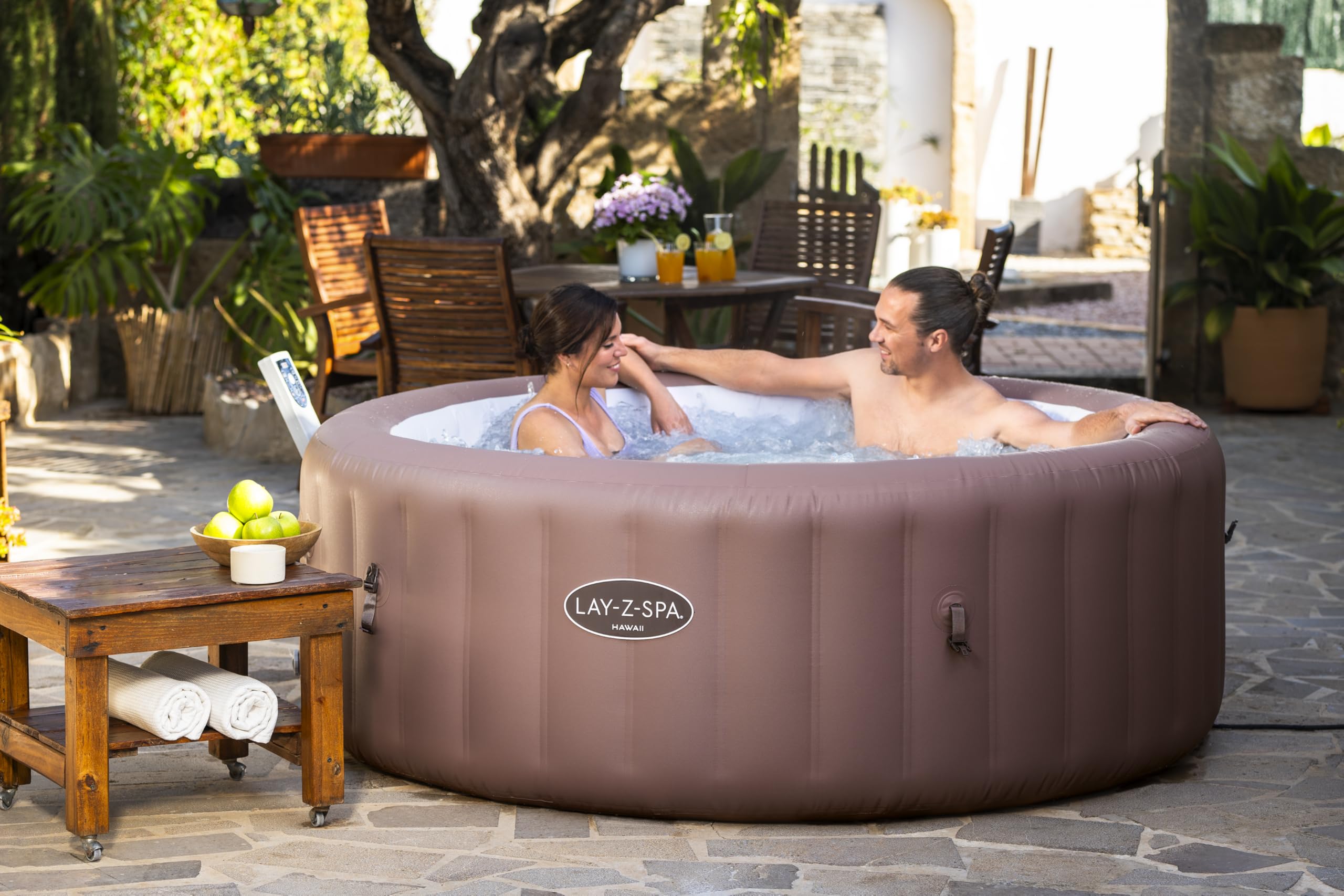 Bestway® Lay-Z-SPA® Hawaii AirJet™ Energiespar-Whirlpool, App-Steuerung, UltraFit™ Pumpe, Ø196x71cm, 6 Personen, Terrakotta Design