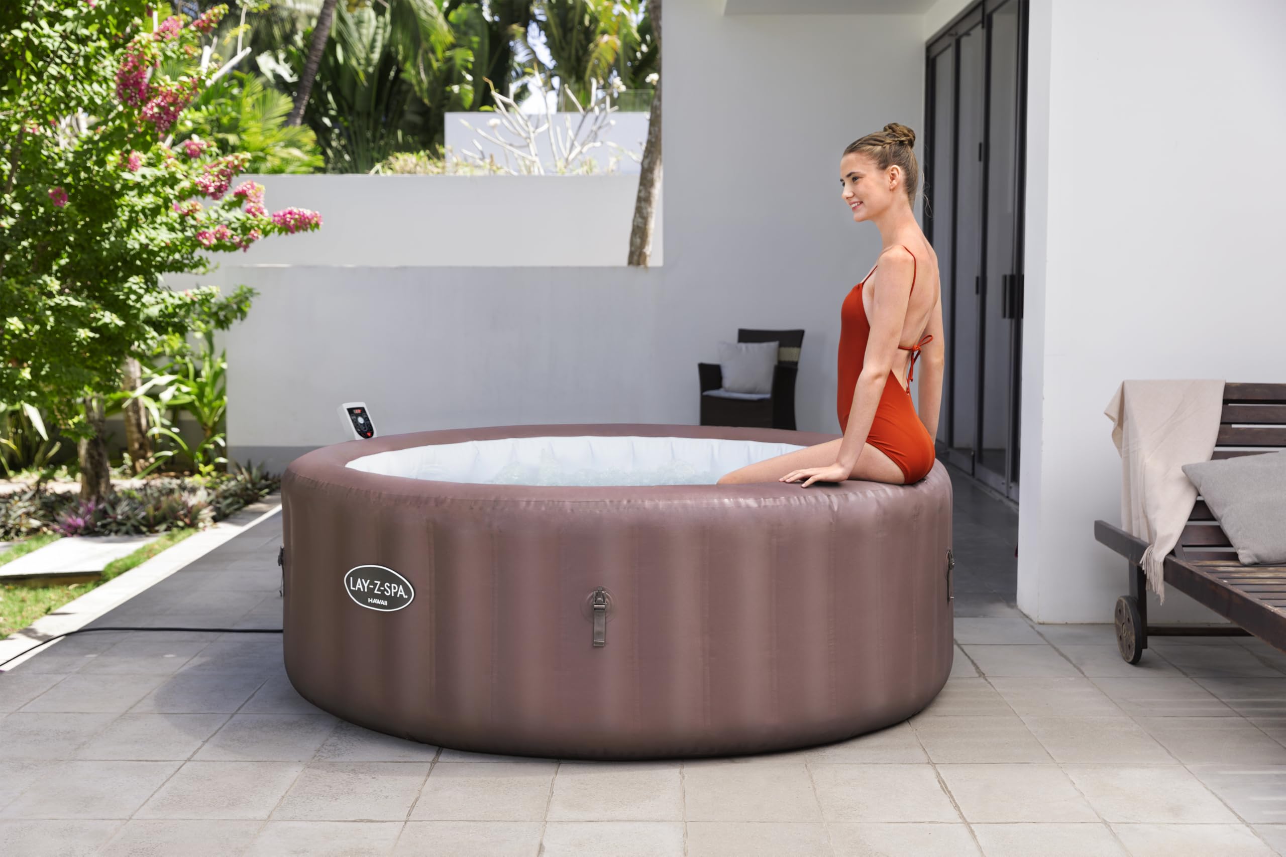 Bestway® Lay-Z-SPA® Hawaii AirJet™ Energiespar-Whirlpool, App-Steuerung, UltraFit™ Pumpe, Ø196x71cm, 6 Personen, Terrakotta Design