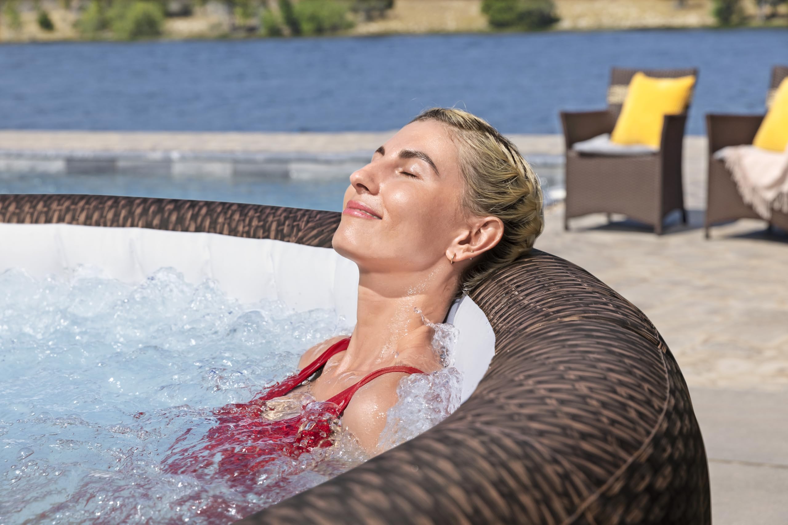 Bestway® Lay-Z-SPA® Bali AirJet™ Energiespar-Whirlpool, App-Steuerung, UltraFit™ Pumpe, Ø216x71cm, 7 Personen, Rattan Schokobraun