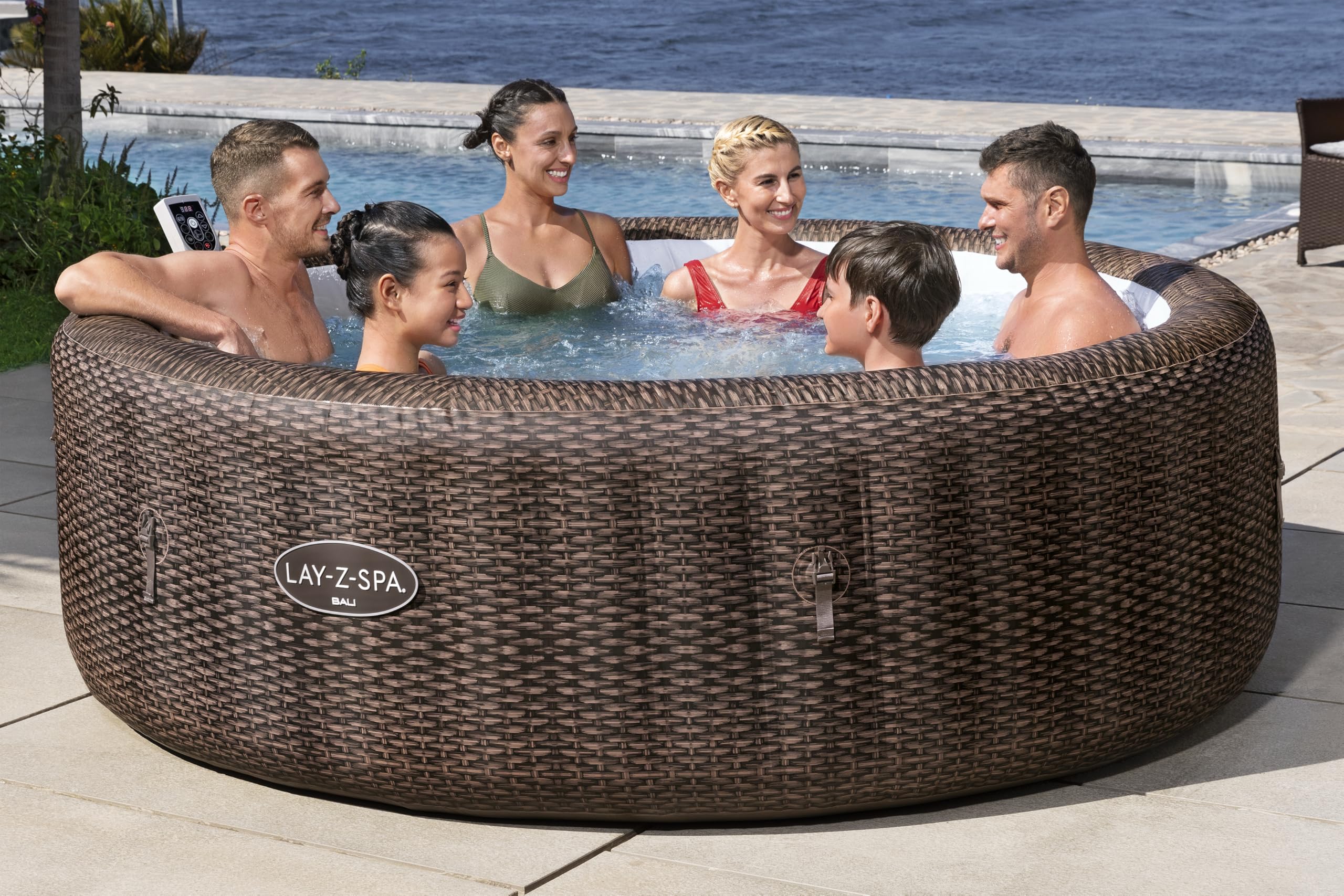 Bestway® Lay-Z-SPA® Bali AirJet™ Energiespar-Whirlpool, App-Steuerung, UltraFit™ Pumpe, Ø216x71cm, 7 Personen, Rattan Schokobraun