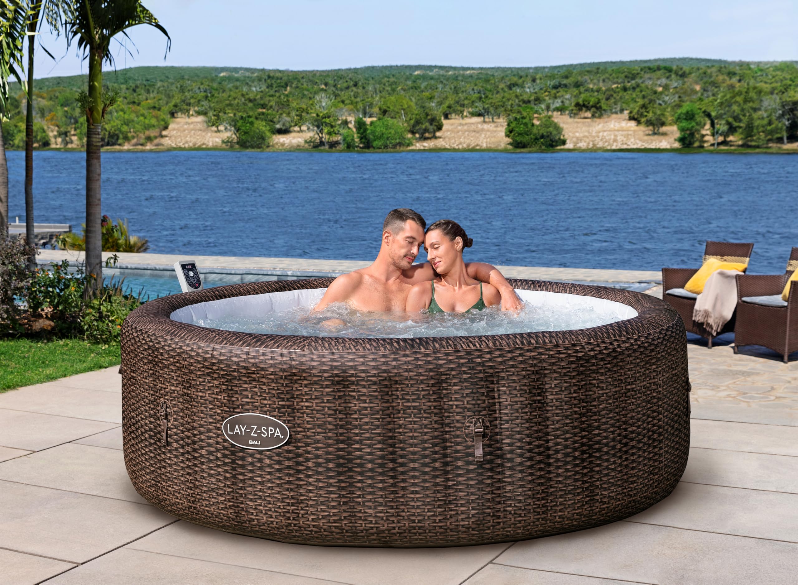 Bestway® Lay-Z-SPA® Bali AirJet™ Energiespar-Whirlpool, App-Steuerung, UltraFit™ Pumpe, Ø216x71cm, 7 Personen, Rattan Schokobraun
