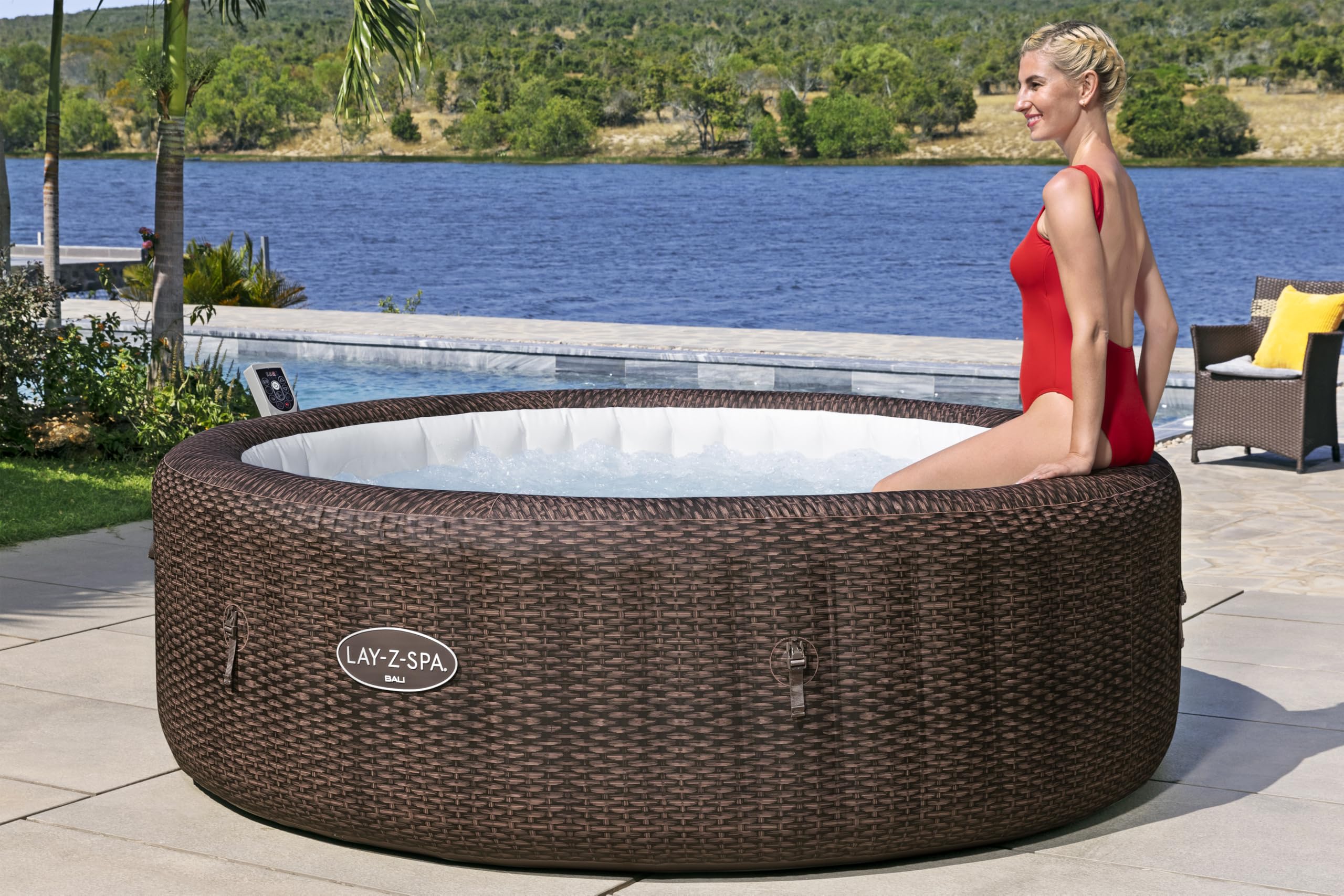 Bestway® Lay-Z-SPA® Bali AirJet™ Energiespar-Whirlpool, App-Steuerung, UltraFit™ Pumpe, Ø216x71cm, 7 Personen, Rattan Schokobraun